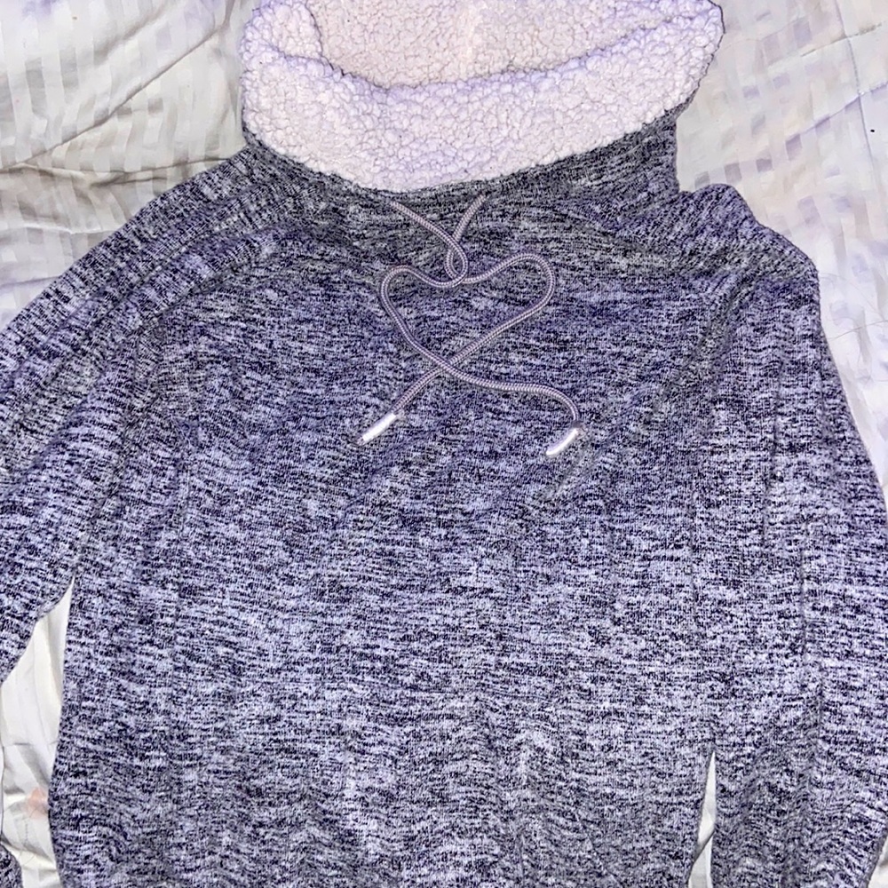 Grey sweat shirt
